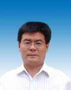 崔世范：高級(jí)教師，國(guó)家級(jí)骨干教師，省優(yōu)秀班