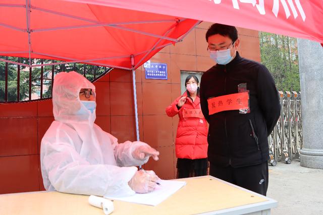 市教育局對南陽一中、南陽五中高三開學(xué)準(zhǔn)備工作開展檢查驗(yàn)收