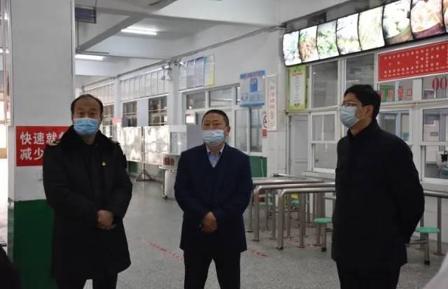 市教育局對南陽一中、南陽五中高三開學(xué)準(zhǔn)備工作開展檢查驗(yàn)收