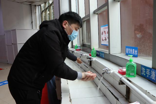 市教育局對南陽一中、南陽五中高三開學(xué)準(zhǔn)備工作開展檢查驗(yàn)收