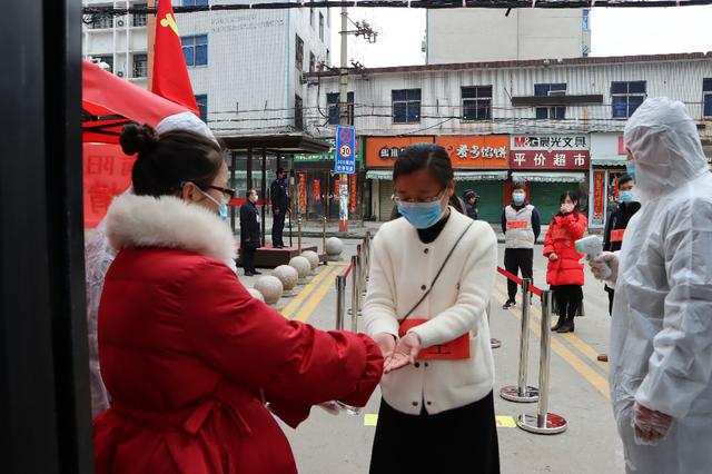 市教育局對南陽一中、南陽五中高三開學(xué)準(zhǔn)備工作開展檢查驗(yàn)收