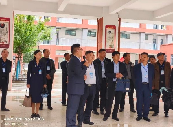 高新區(qū)開展中小學(xué)校管理“大觀摩、大評比、大提升”活動